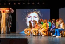 Vijftig Haarlemse kinderen zingen mee in humorvolle volksopera over ouderschap en kinderrechten