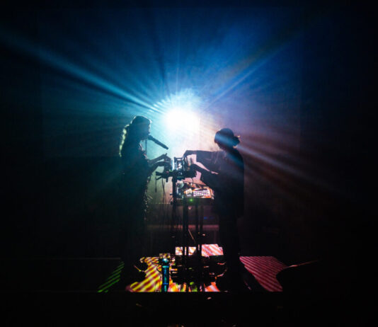 Boring Festival: dove performers, drag queens en disco-dinosaurussen