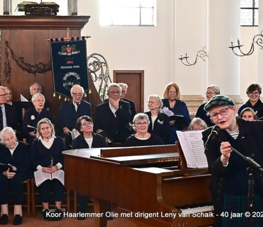 Koor Haarlemmer Olie onder leiding van Leny van Schaik 40 jaar