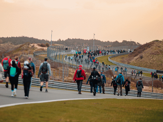 Ruim 6.000 wandelaars genieten van sportieve dag tijdens 30 van Zandvoort