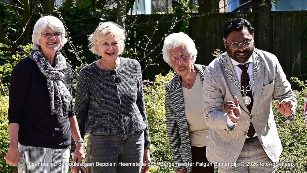Opening jeu de boulesbaan Bepplein Heemstede door Burgemeester Falgun Binnendijk