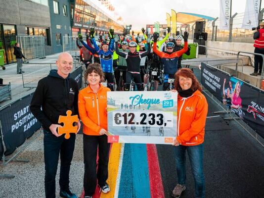 Omloop van Zandvoort bereikt maximale deelname: 4.000 fietsers, een volle grid en een vliegende start op het circuit
