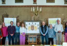 Gewone Haarlemmers, grote impact: vrijwilligers in het zonnetje gezet door wethouder Van Loenen De hele groep bijeen: vlnr: Anna Meessen, Monique Luijken, Gijs Leffelaar, Theo Molenaar, Linda Zegel, André Gahrmann, Claudia Bank, Gert-Jan Rook en wethouder Diana van Loenen. Fotografie: Ramon Philippo - RAP Fotografie.