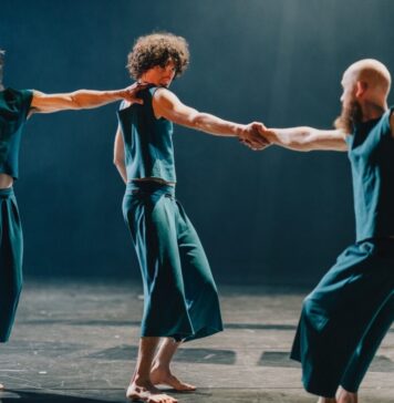 Dansgroep Haarlem onderzoekt medemenselijkheid in tijden van conflict Tegenpool - Dansgroep Haarlem. Fotografie Studio Rutger Vos.