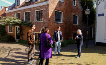 Wandel door het verleden: VVV Haarlem organiseert vrijheidswandeling Stadswandeling VVV Haarlem.