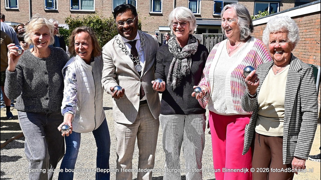 Opening jeu de boulesbaan Bepplein Heemstede door Burgemeester Falgun Binnendijk