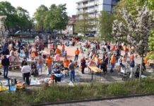 Feest op het Teylerplein: Buurtinitiatief viert vijfjarig jubileum Koningsdag 2026 op het Teylerplein
