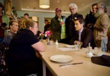 Premier Rob Jetten bezoekt Stem in de Stad:“Enorm onder de indruk” Fotografie: Ron Moelijker.