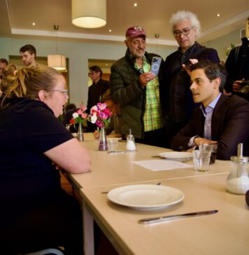 Premier Rob Jetten bezoekt Stem in de Stad:“Enorm onder de indruk” Fotografie: Ron Moelijker.