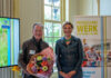 Wethouder van Heerikhuize feliciteert Landschap Noord-Holland met 90-jarig jubileum tijdens partnerbijeenkomst Vrijwilligerswerk Bloemendaal Wethouder van Heerikhuize feliciteert Frits Bekker van Landschap Noord-Holland met het 90-jarig jubileum. Fotografie: Ramon Philippo - RAP Fotografie.