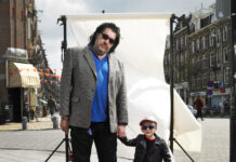 Dubbel expositie in de Kloostergangen Man en zoontje, straatsessie Javalaan. Fotografie: Geek Zwetsloot.