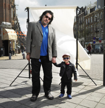 Dubbel expositie in de Kloostergangen Man en zoontje, straatsessie Javalaan. Fotografie: Geek Zwetsloot.