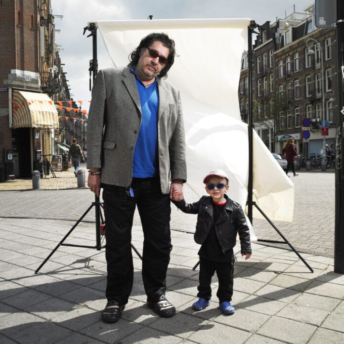 Man en zoontje, straatsessie Javalaan. Fotografie: Geek Zwetsloot.