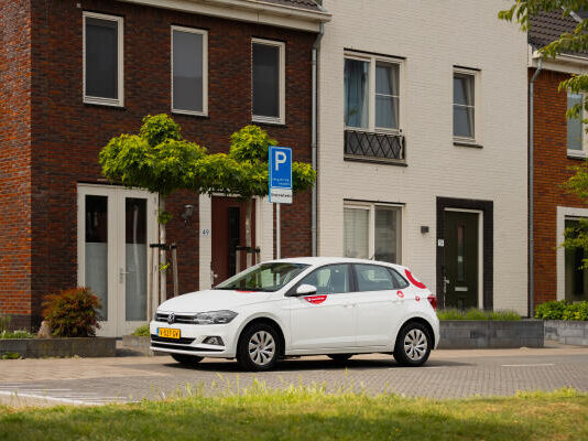 Meer ruimte op straat: Greenwheels plaatst tientallen nieuwe deelauto’s in Haarlem Fotografie: Jeroen Zondag voor Greenwheels.