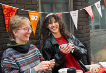 Zet de koffie maar vast klaar: Inschrijving voor feestelijke recordeditie van Burendag geopend © Jeanette Schols. Deelnemers Burendag 2025.