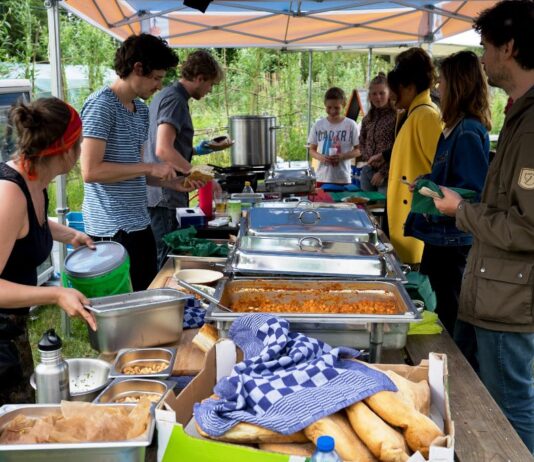 Dansen tussen druiven en courgettes: EcoFest keert terug in verborgen oase aan het Spaarne Ingezonden foto.