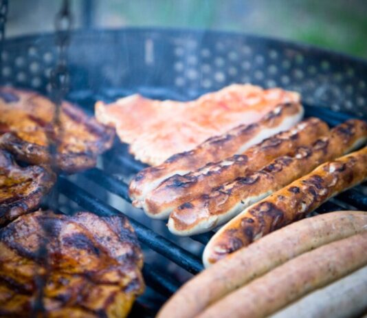 BBQ of vuurkorf aan? Met deze tips houd je het gezellig voor de hele buurt Photo by Markus Spiske on Pexels