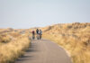 Met je fietsmaatjes door de duinen en langs de kust: schrijf je in voor de zomerse Duinentocht Le Champion - Fietsen door de duinen.