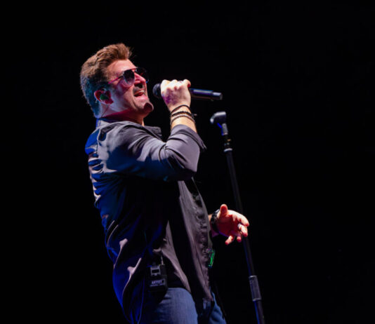 George Michael tribute in Haarlem Rob Lamberti als George Michael. Fotografie: Bruno Holvoet.