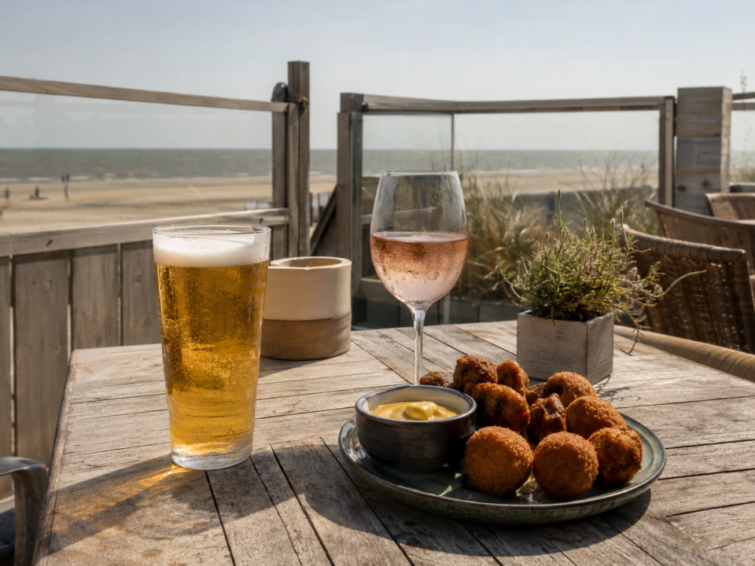 Wat kost dat drankje op het strand? Prijzen van cappuccino en bier flink uiteen in Noord-Holland