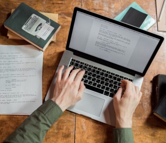 Nieuw schrijftalent aan het woord tijdens de Haarlemse debutantenavond Photo by Ron Lach on Pexels
