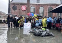 Bedrijfsleven maakt onze regio flink schoner tijdens Kennemer Cleanup Day De deelnemers van de Kennemer Cleanup Day met hun verzamelde afval.