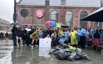 Bedrijfsleven maakt onze regio flink schoner tijdens Kennemer Cleanup Day De deelnemers van de Kennemer Cleanup Day met hun verzamelde afval.