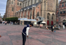 Sla een balletje tussen de boeken en fietsen tijdens het eerste Stadsgolftoernooi in Haarlem Ingezonden foto JCI.