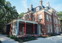 Neem een exclusief kijkje in het monumentale Huis Leyduin Tuin Huis Leyduin - Het terras. Fotografie: David Stegenga.