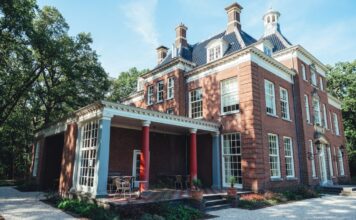 Neem een exclusief kijkje in het monumentale Huis Leyduin Tuin Huis Leyduin - Het terras. Fotografie: David Stegenga.