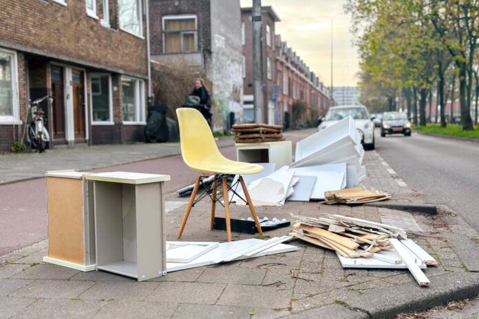 Afgedankte meubels. Foto credit Kenniscentrum Duurzaam Leven. Afgedankte meubels. Foto credit Kenniscentrum Duurzaam Leven.