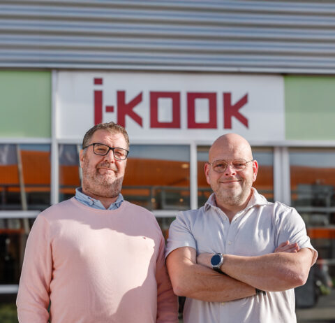 Nieuwe keukenzaak aan de Kuipersweg: I-KOOK opent vestiging in Haarlem Alex de Bruijn en Normen Bouhuis.