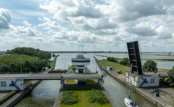 Miljarden voor Noord-Hollandse wegen, bruggen en waterveiligheid Houtribsluizen. Ingezonden foto Provincie Noord-Holland.