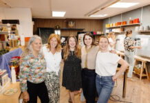 Feestelijke mijlpaal in Haarlem: handwerkwinkel RechteSteek viert vijfjarig bestaan Team RechteSteek. Ingezonden foto.